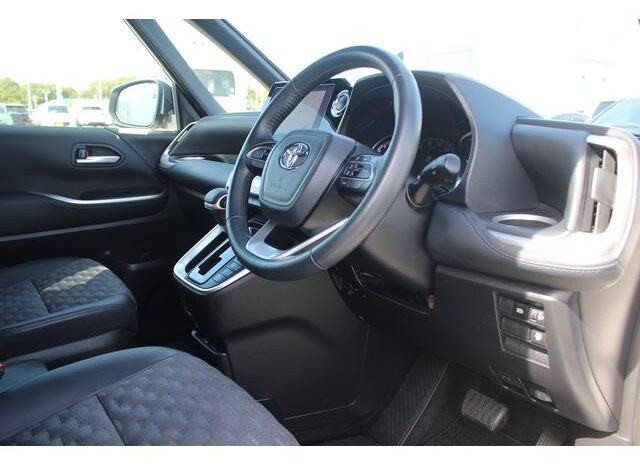 
								TOYOTA VOXY 2023 full									