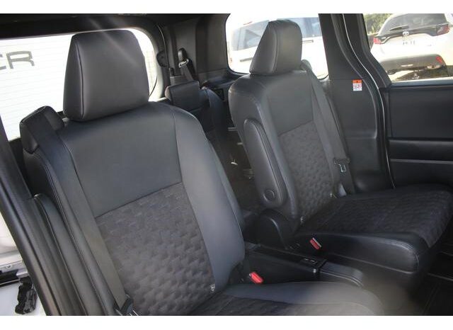 
								TOYOTA VOXY 2023 full									