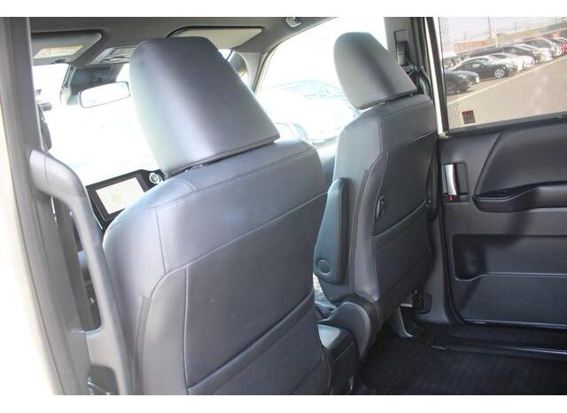 
								TOYOTA VOXY 2023 full									
