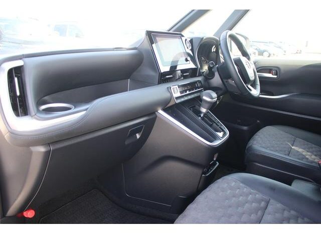 
								TOYOTA VOXY 2023 full									