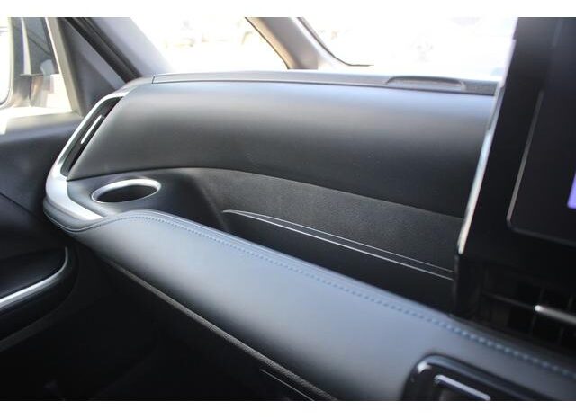 
								TOYOTA VOXY 2023 full									