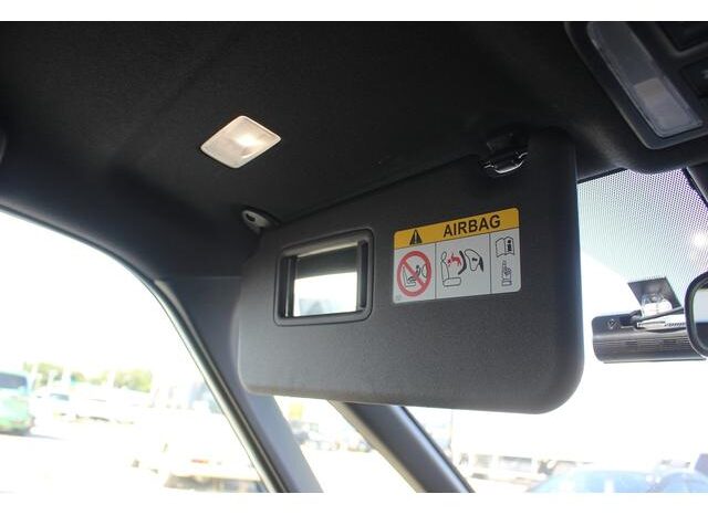 
								TOYOTA VOXY 2023 full									