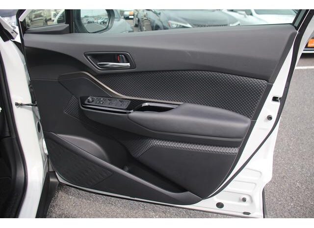 
								TOYOTA C-HR 2023 full									