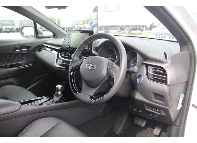 
								TOYOTA C-HR 2023 full									