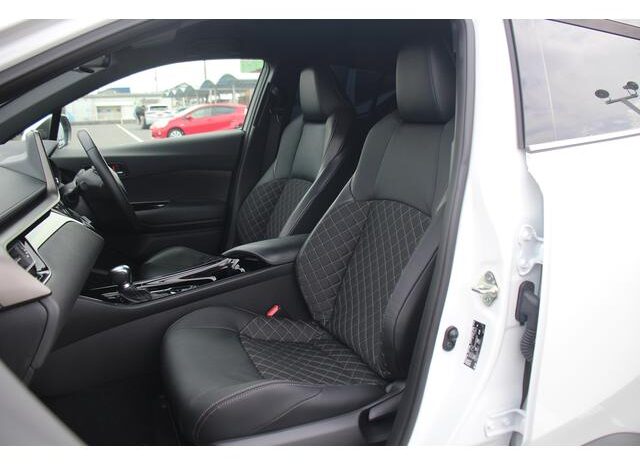 
								TOYOTA C-HR 2023 full									