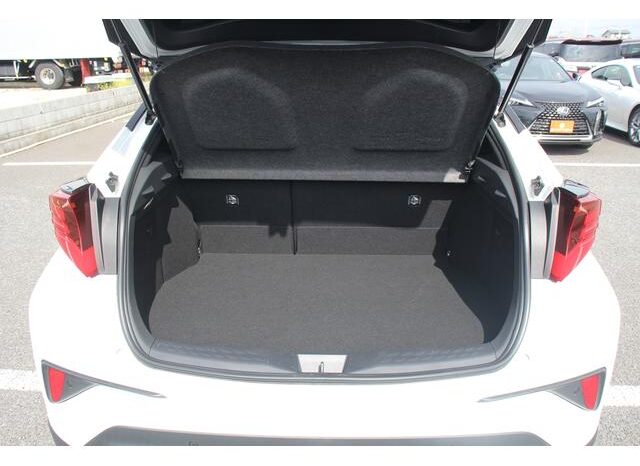 
								TOYOTA C-HR 2023 full									