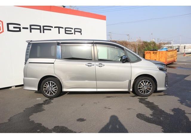 
								TOYOTA VOXY 2016 full									