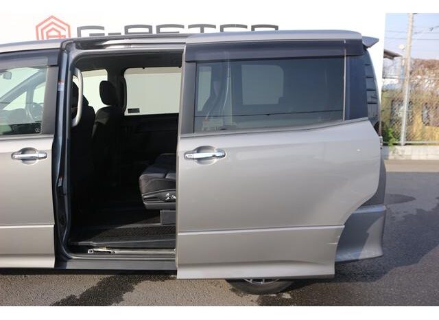 
								TOYOTA VOXY 2016 full									