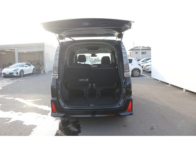 
								TOYOTA VOXY 2016 full									