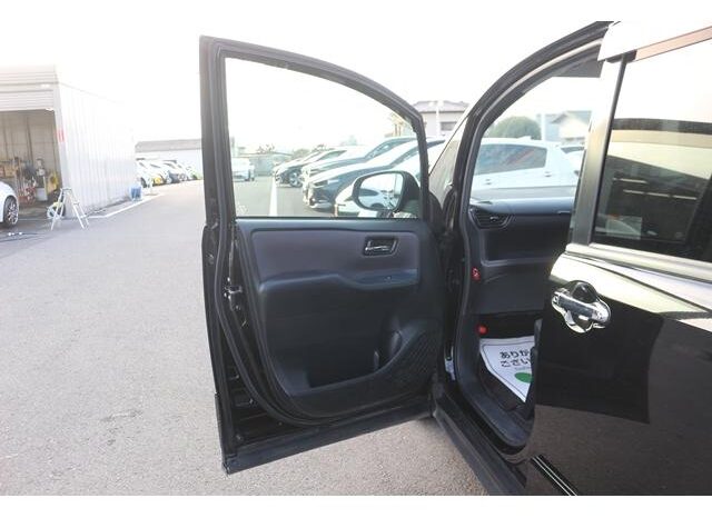 
								TOYOTA VOXY 2016 full									