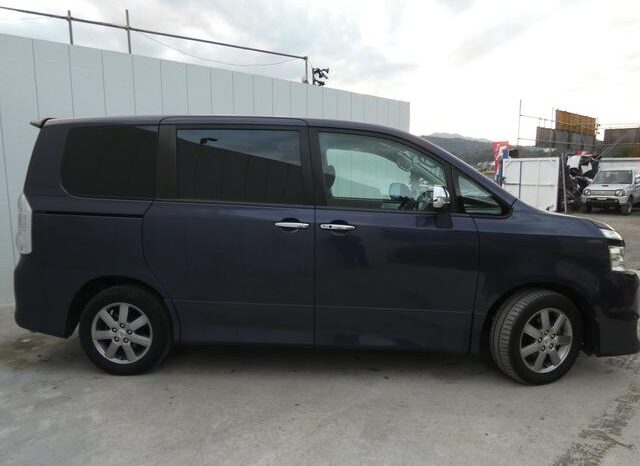 
								TOYOTA VOVY 2008 full									