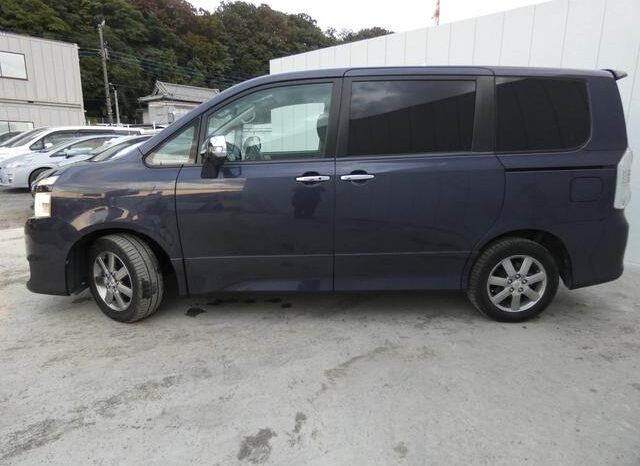 
								TOYOTA VOVY 2008 full									