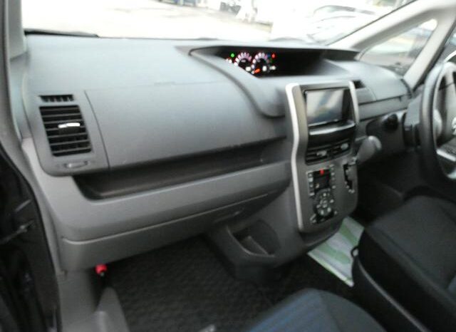 
								TOYOTA VOVY 2008 full									