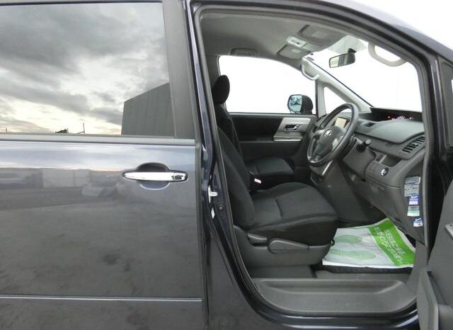 
								TOYOTA VOVY 2008 full									