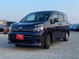 TOYOTA VOXY 2012
