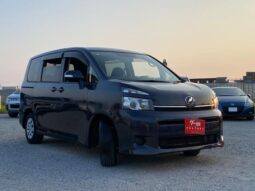 TOYOTA VOXY 2012