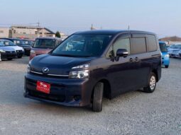 TOYOTA VOXY 2012