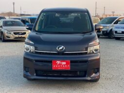 TOYOTA VOXY 2012