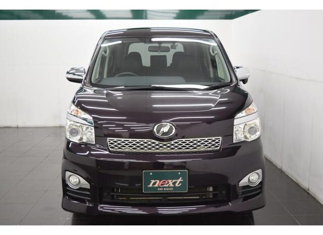 
								TOYOTA VOXY 2013 full									