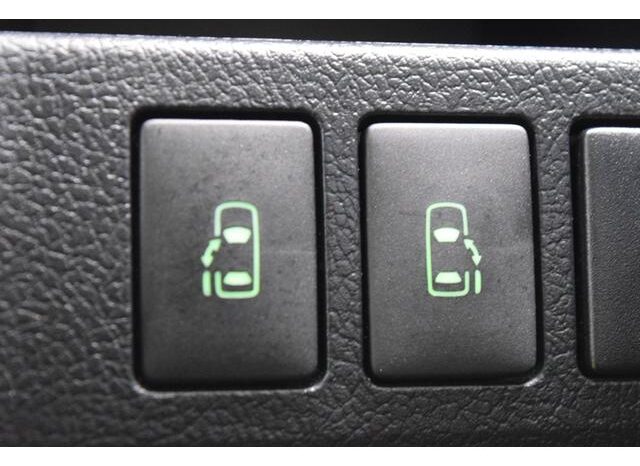 
								TOYOTA VOXY 2013 full									