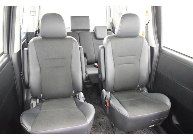 
								TOYOTA VOXY 2013 full									