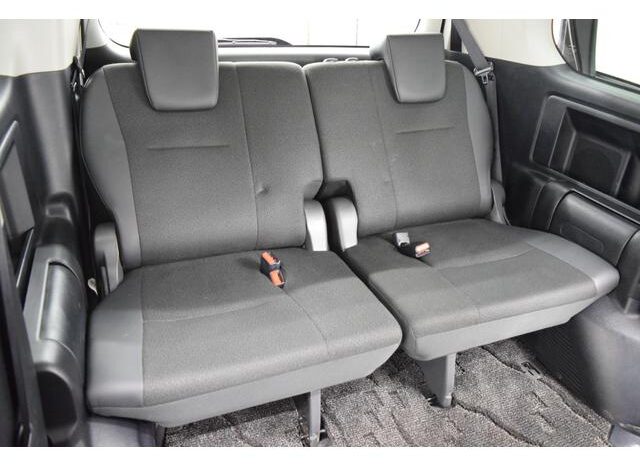 
								TOYOTA VOXY 2013 full									