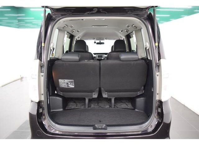 
								TOYOTA VOXY 2013 full									