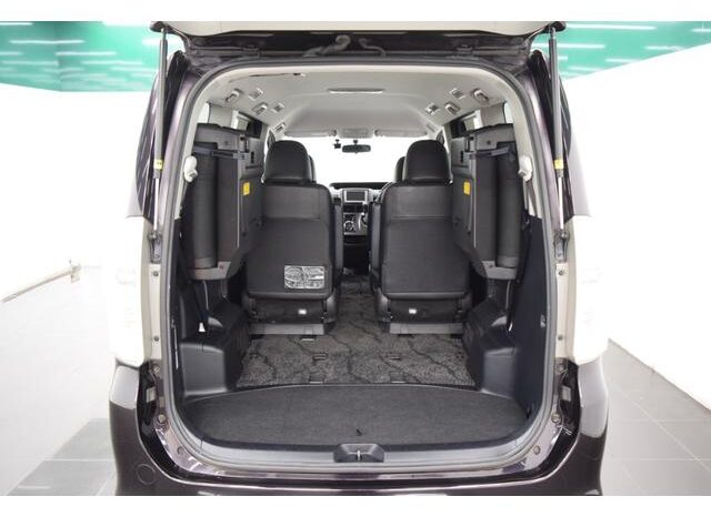 
								TOYOTA VOXY 2013 full									