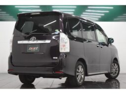 
										TOYOTA VOXY 2013 full									