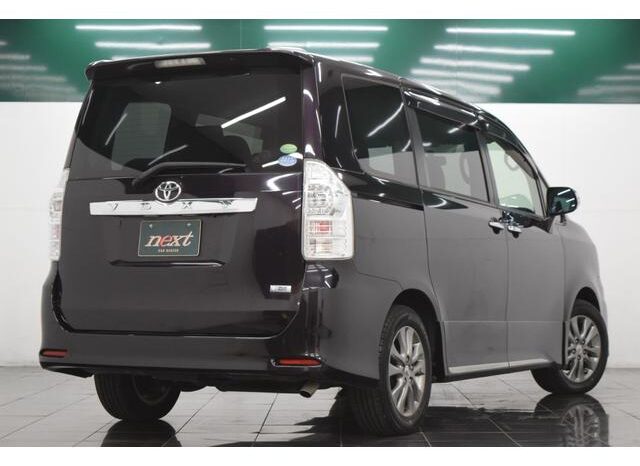 
								TOYOTA VOXY 2013 full									