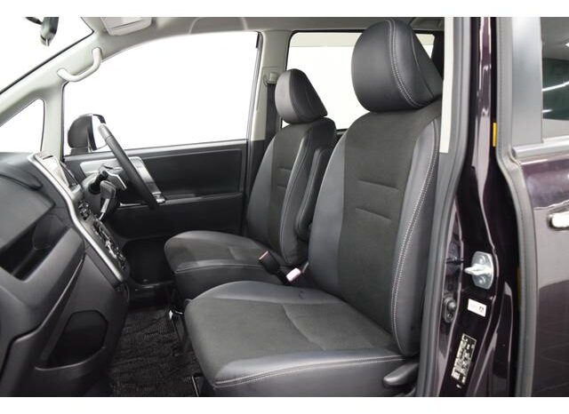 
								TOYOTA VOXY 2013 full									