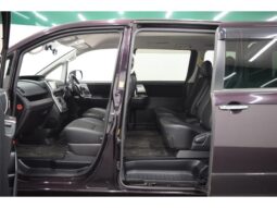 
										TOYOTA VOXY 2013 full									