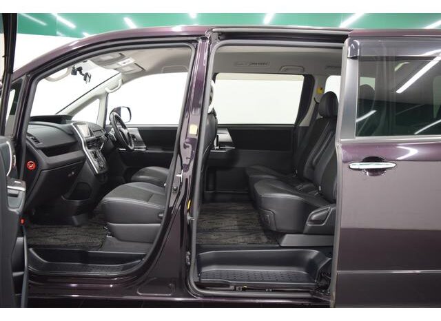 
								TOYOTA VOXY 2013 full									