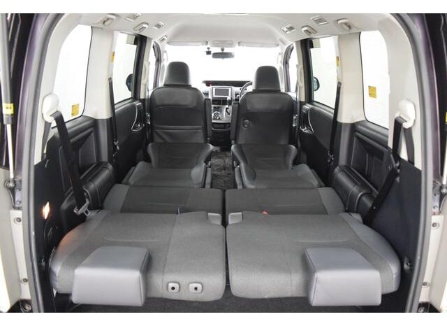 
								TOYOTA VOXY 2013 full									