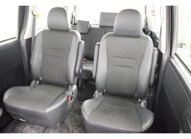 
								TOYOTA VOXY 2013 full									