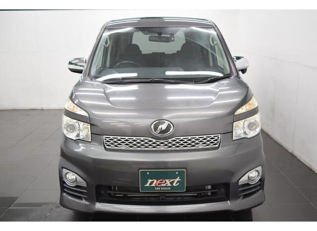
								TOYOTA VOXY 2013 full									