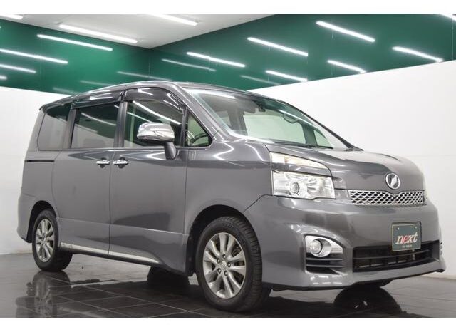 
								TOYOTA VOXY 2013 full									