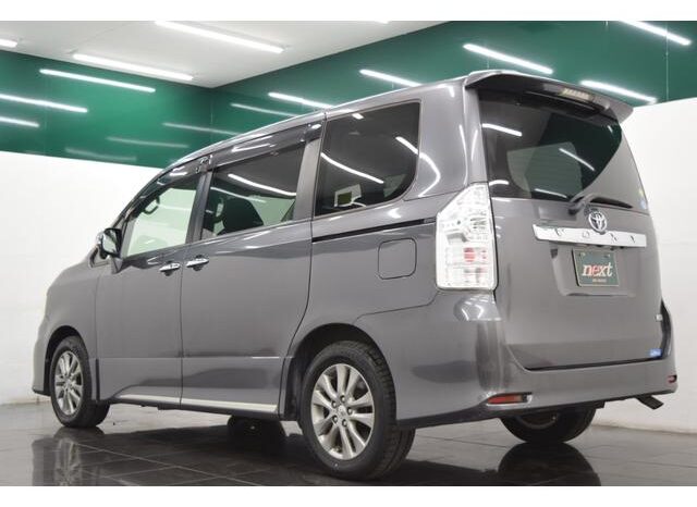 
								TOYOTA VOXY 2013 full									