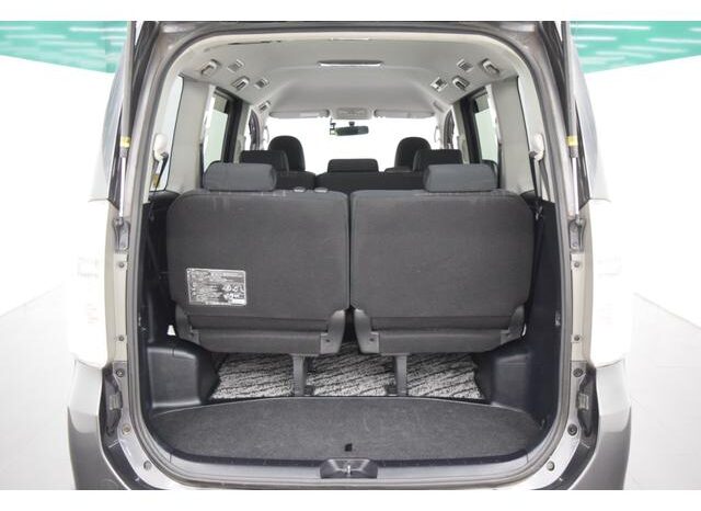 
								TOYOTA VOXY 2013 full									