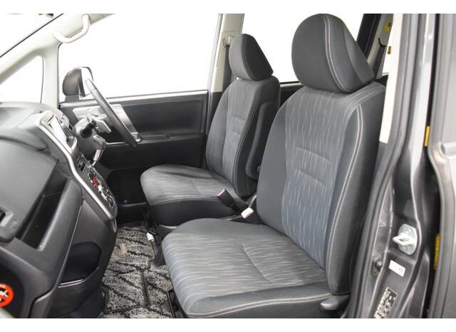 
								TOYOTA VOXY 2013 full									