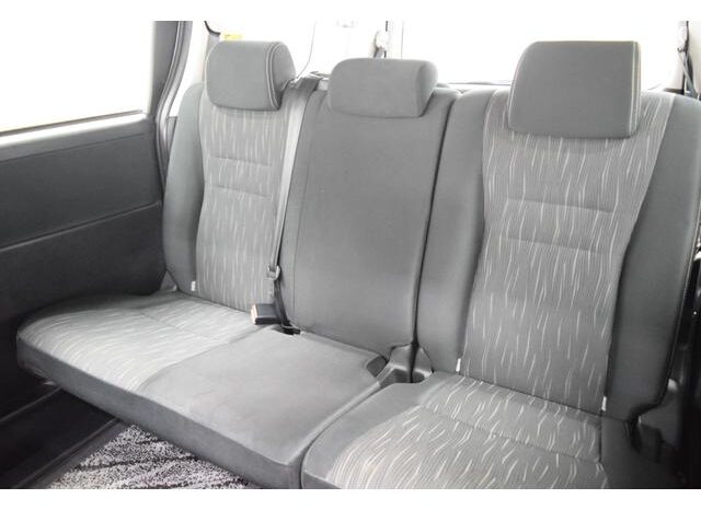 
								TOYOTA VOXY 2013 full									