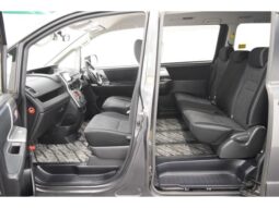 
										TOYOTA VOXY 2013 full									