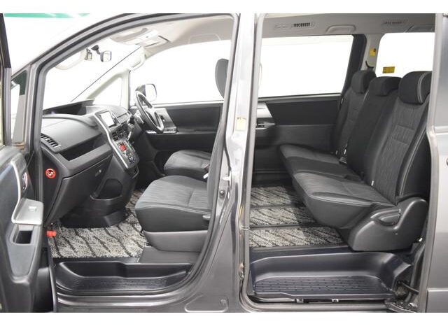 
								TOYOTA VOXY 2013 full									