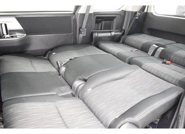 
								TOYOTA VOXY 2013 full									