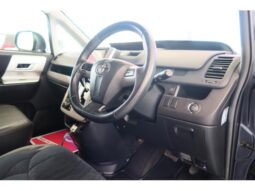 
										TOYOTA VOXY 2013 full									