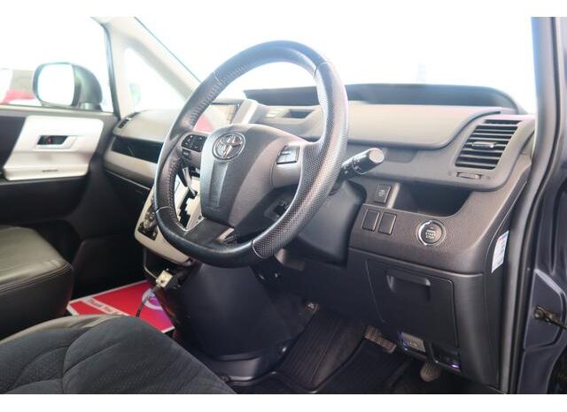 
								TOYOTA VOXY 2013 full									