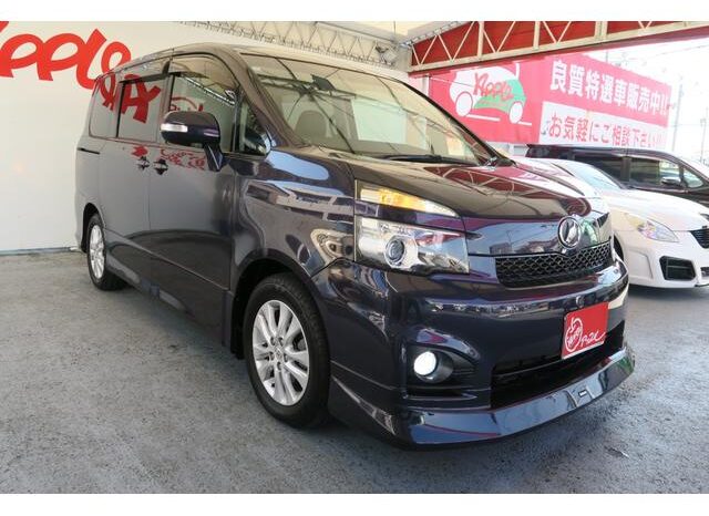 
								TOYOTA VOXY 2013 full									