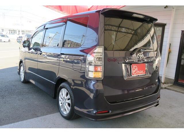 
								TOYOTA VOXY 2013 full									