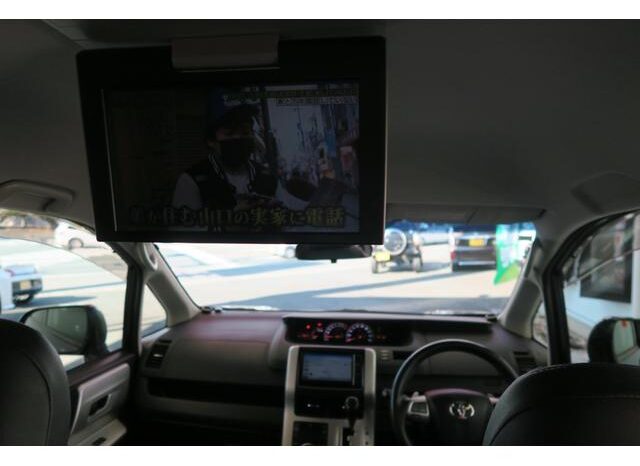 
								TOYOTA VOXY 2013 full									