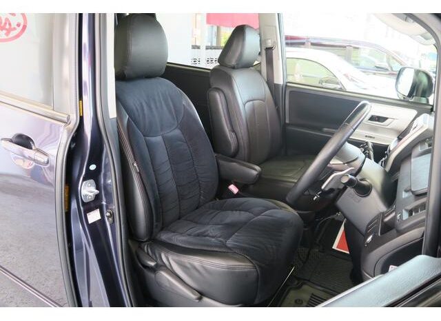 
								TOYOTA VOXY 2013 full									